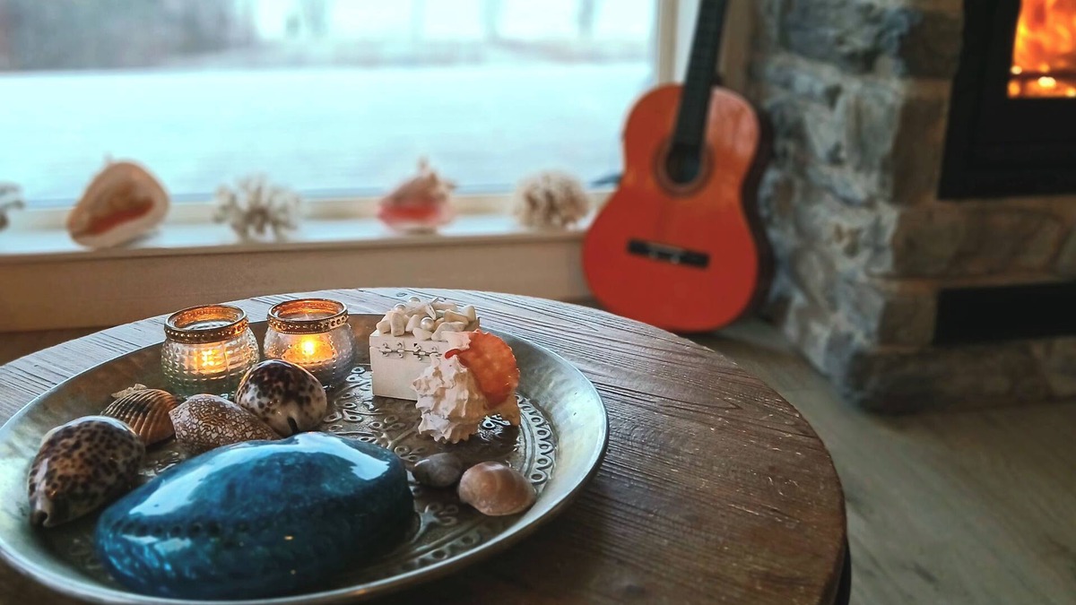 Vallsjobol Cabin | Stunning Sleeps 9 Lakeview Loghome, Spa & Yoga