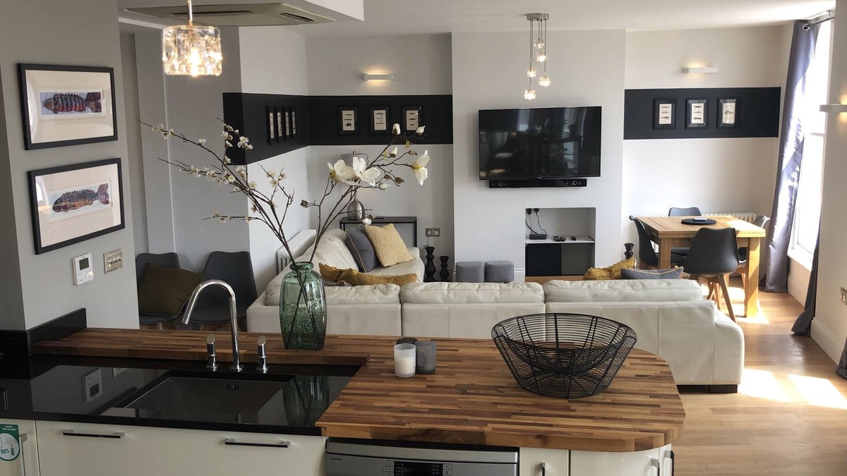 Burnham-on-Crouch Apartment | Stunning Spacious 3 Bed Apartment with River Views