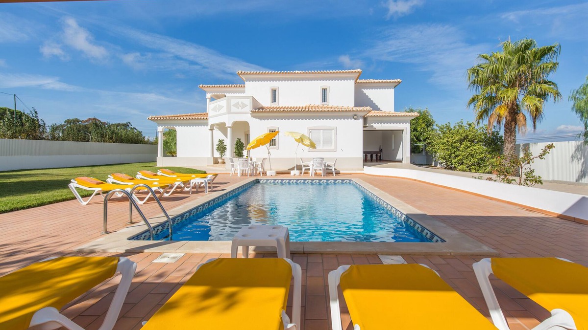 Albufeira Villa | Stunning Spacious 4 Bed Villa With Private Pool Close To Beach