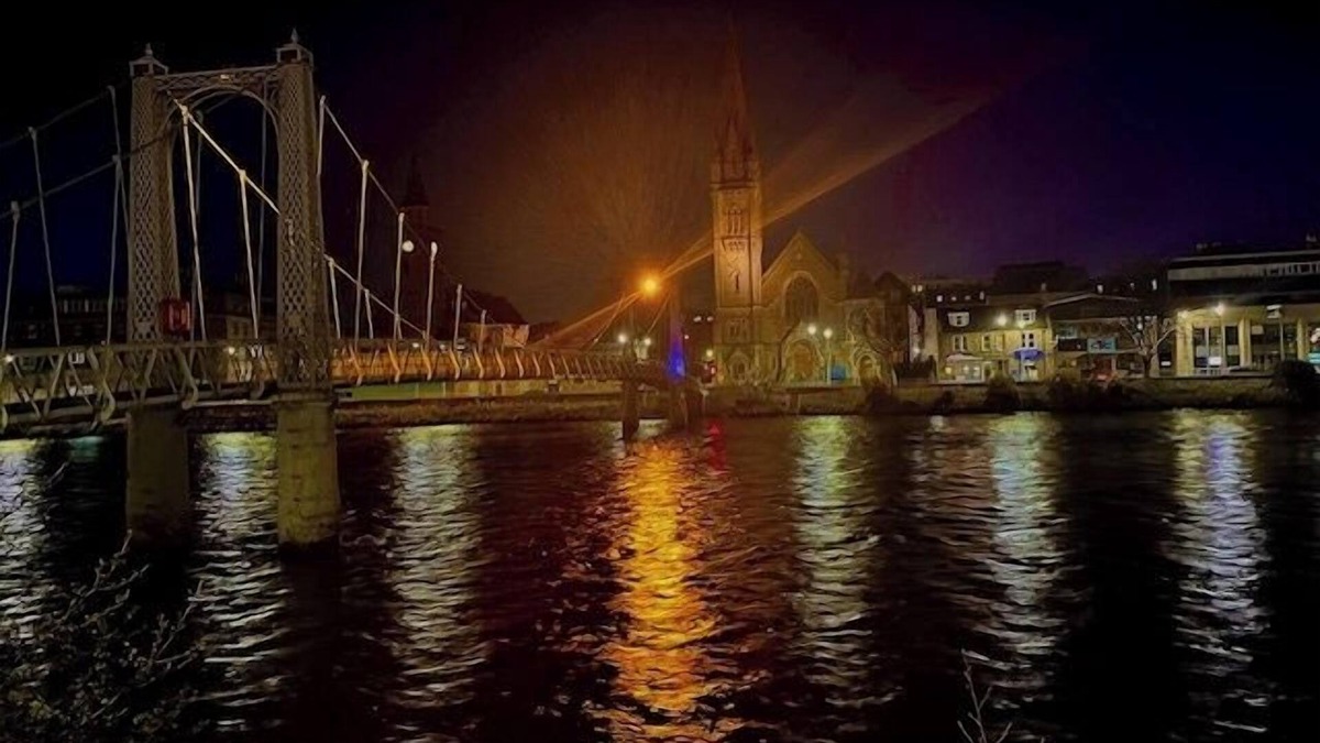 Inverness City Centre Apartment | Stunning spacious Apartment on River Ness
