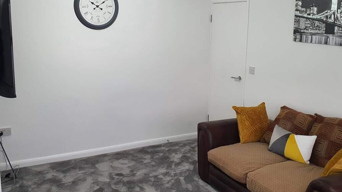 Harlington House | Stunning Spacious Contemporary 2 Bedroom Flat near Heathrow Airport