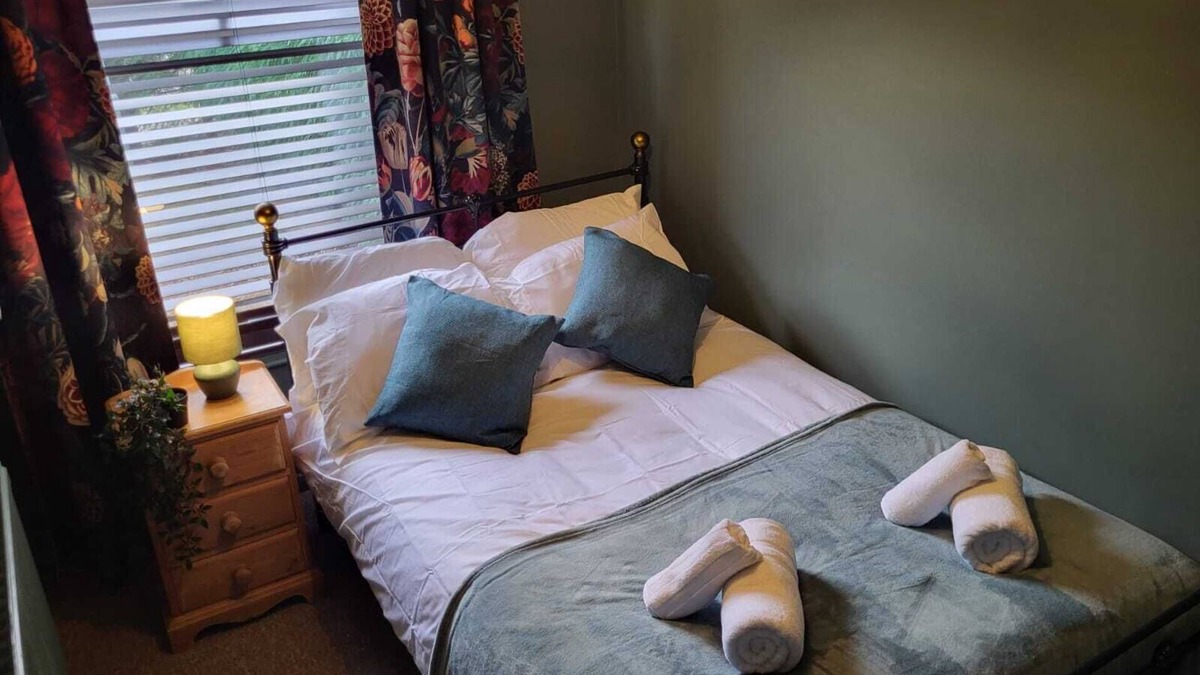 Woodcote House | Stunning, Spacious & Lovely 2 bedroom House