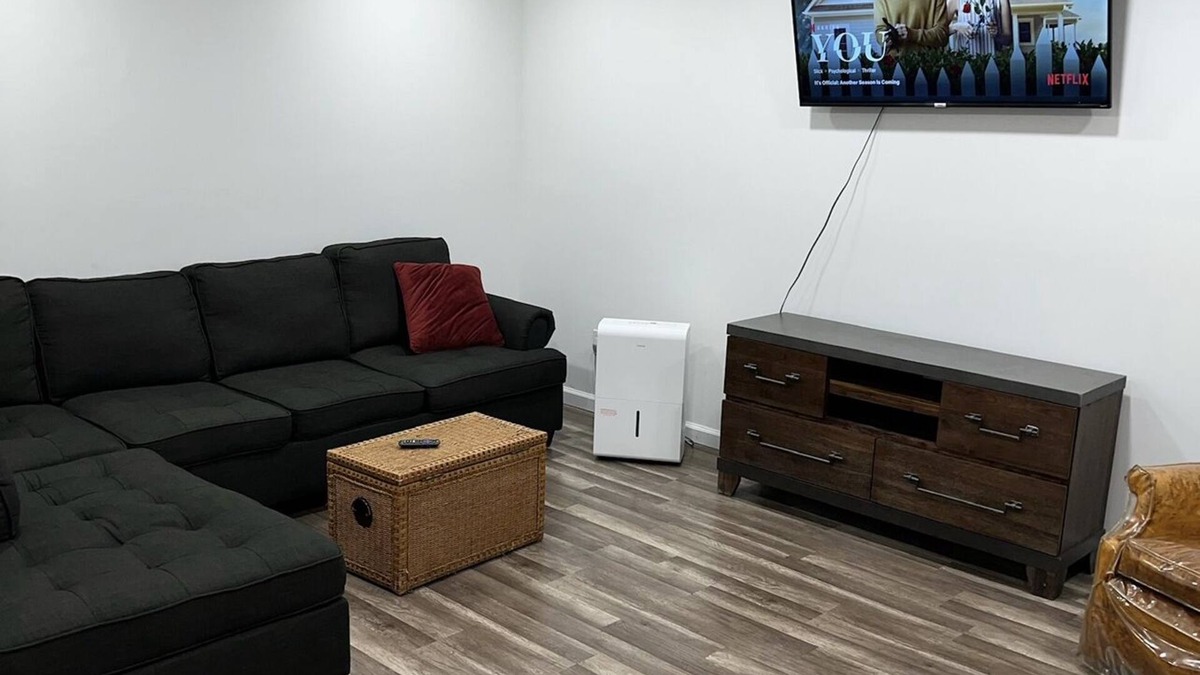 White Plains Apartment | Stunning spacious two-bedroom apartment, offers modern comfort and style. nnn
