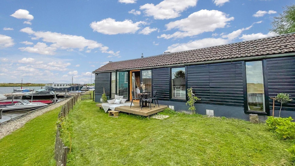 Lauwerzijl House | Stunning (sta)caravan in Lauwerzijl