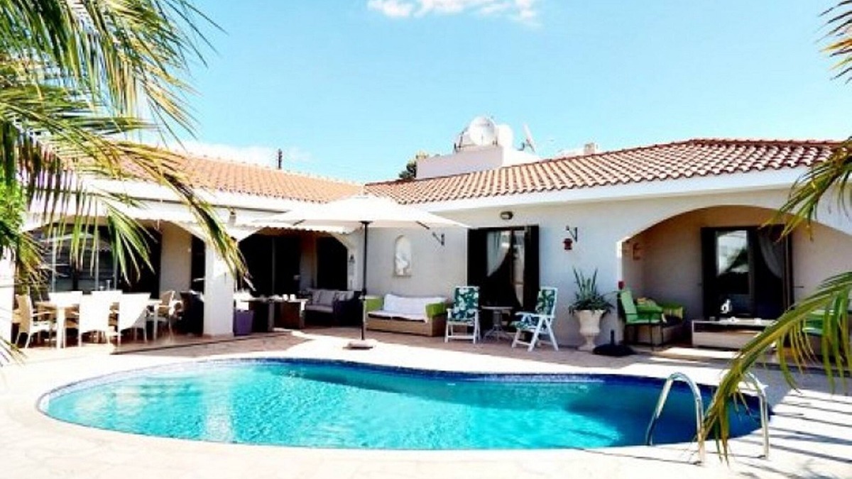 Emba Villa | Stunning, Stylish and Spacious 3 Bedroom Villa with a Private Pool