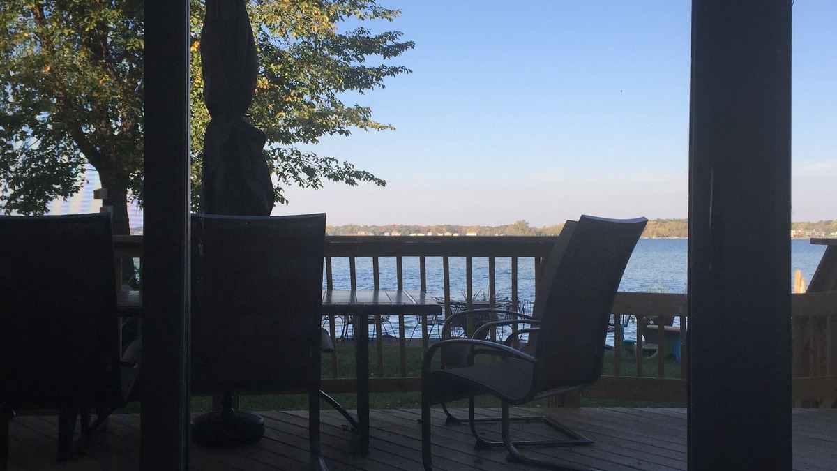 Keego Harbor House | Stunning Sunset Lakefront Fun Home On The Largest All Sport Lake In The County!