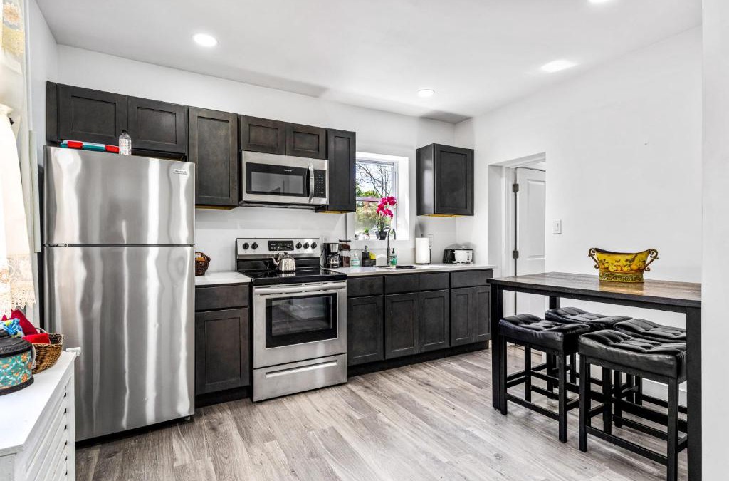 Delair Apartment | Stunning Tacony 2bd - Private Parking