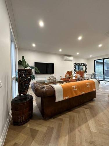 Hawthorn House | Stunning Townhouse - 10 min to CBD