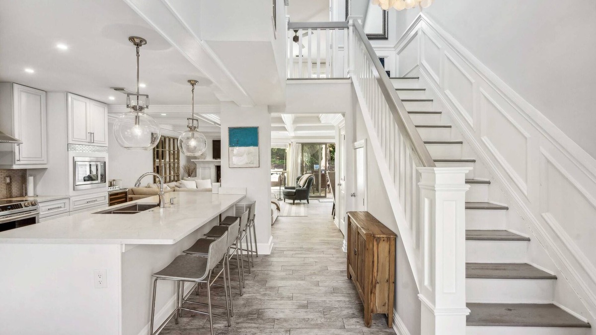 Southampton House | Stunning Townhouse w Tennis & Pool