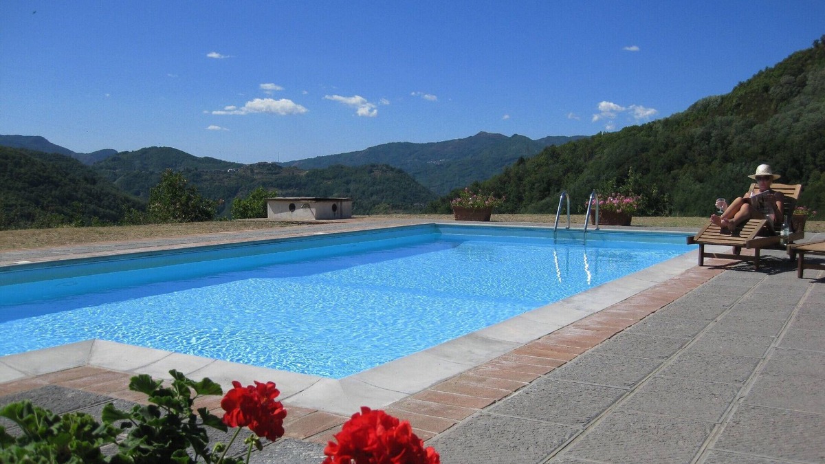 Guzzano-pieve di Controne Villa | Stunning Tuscan Luxury Villa with Private Pool and 360 degree Panoramic Views.