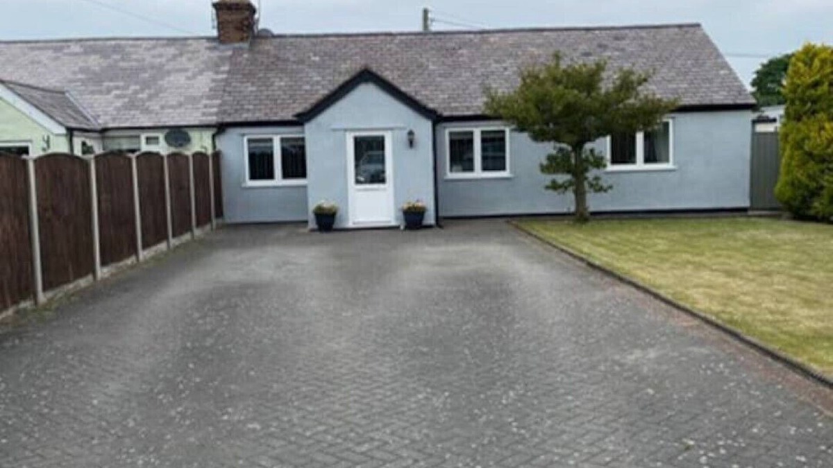 Rhuddlan Cottage | Stunning Two bed Cottage in North Wales
