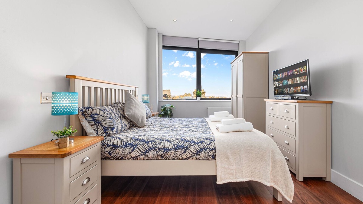 Wimbledon Park Apartment | Stunning Two Bedroom Apartment - 10 Minutes to Central London