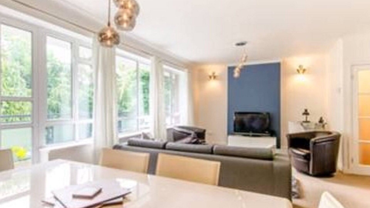 Finchley Church End Apartment | Stunning two bedroom apartment with views over the Dollis Park/Stream.