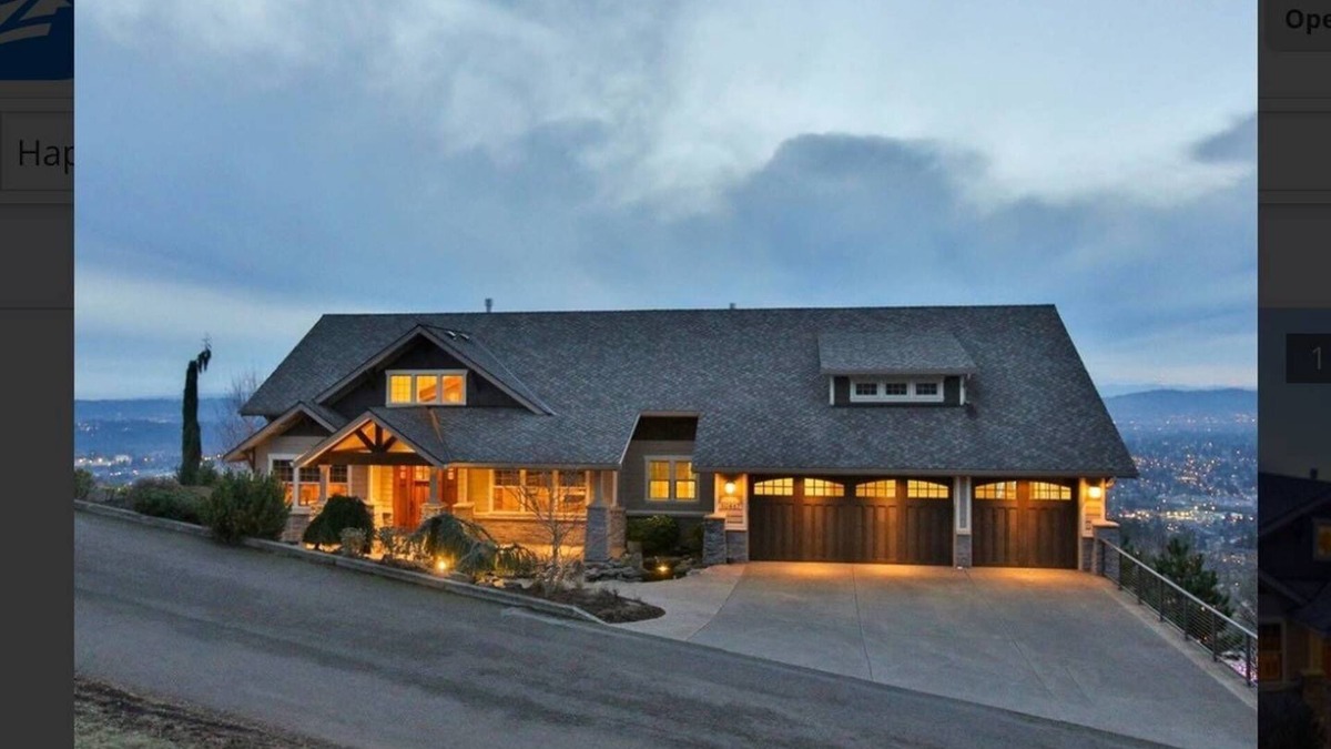Happy Valley House | Stunning, uninterrupted and panoramic view of downtown Portland Metro area.