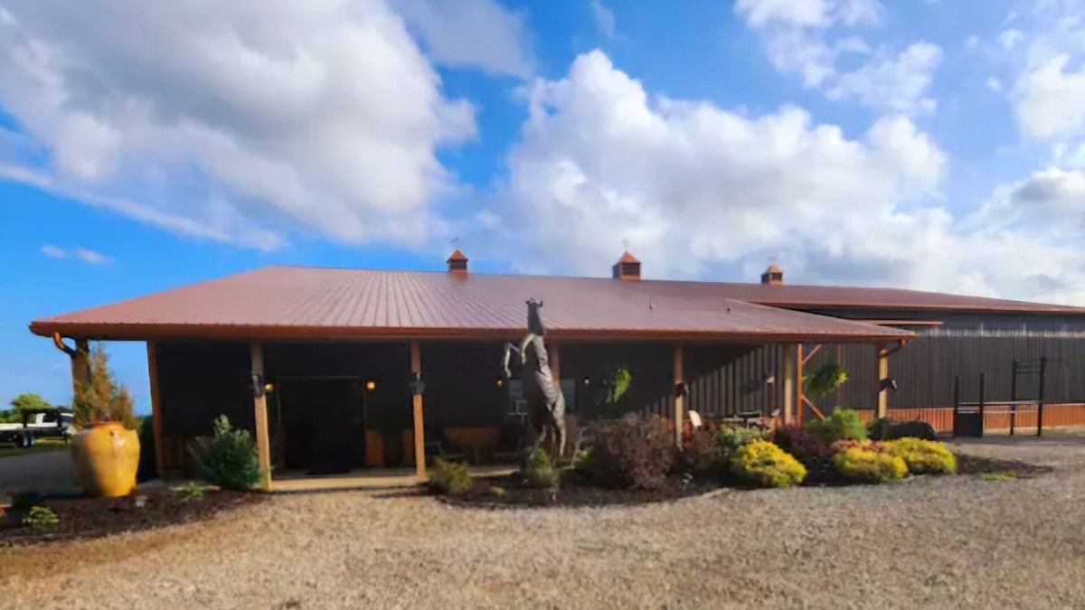 New Lisbon House | Stunning, unique, and secluded barndominium. Walking trails, wildlife, & quiet