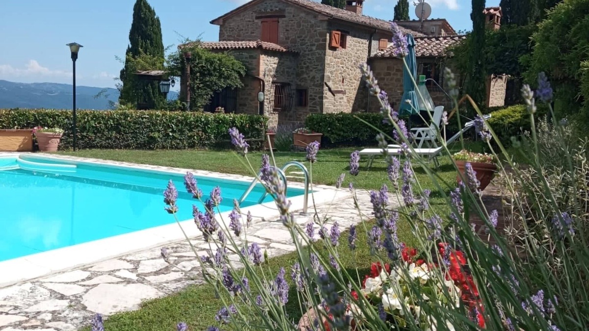 Bivio Lugnano Villa | Stunning Villa, Private Swimming Pool, Breathtaking Views, BBQ, AC, Sleeps 10