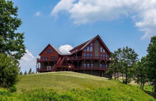 Dobson House | Stunning Vacation Rental for Unforgettable Family Glamping Trips in the Blue Ridge Mountains, North Carolina