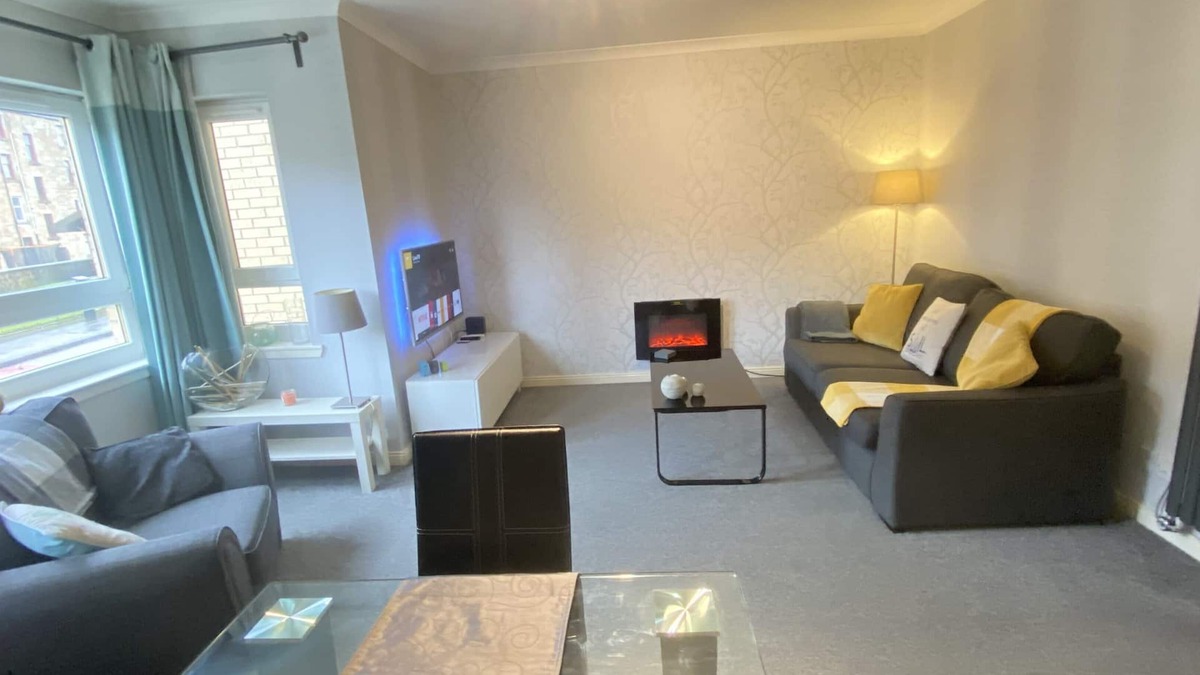 Paisley Apartment | Stunning & Very Modern 2 Bedroom Apartment (Sleeps 4) very near Paisley Centre