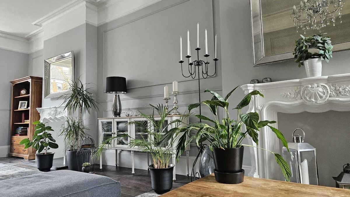 Queen's Park House | Stunning, very spacious 5BR London townhouse with parking and garden!