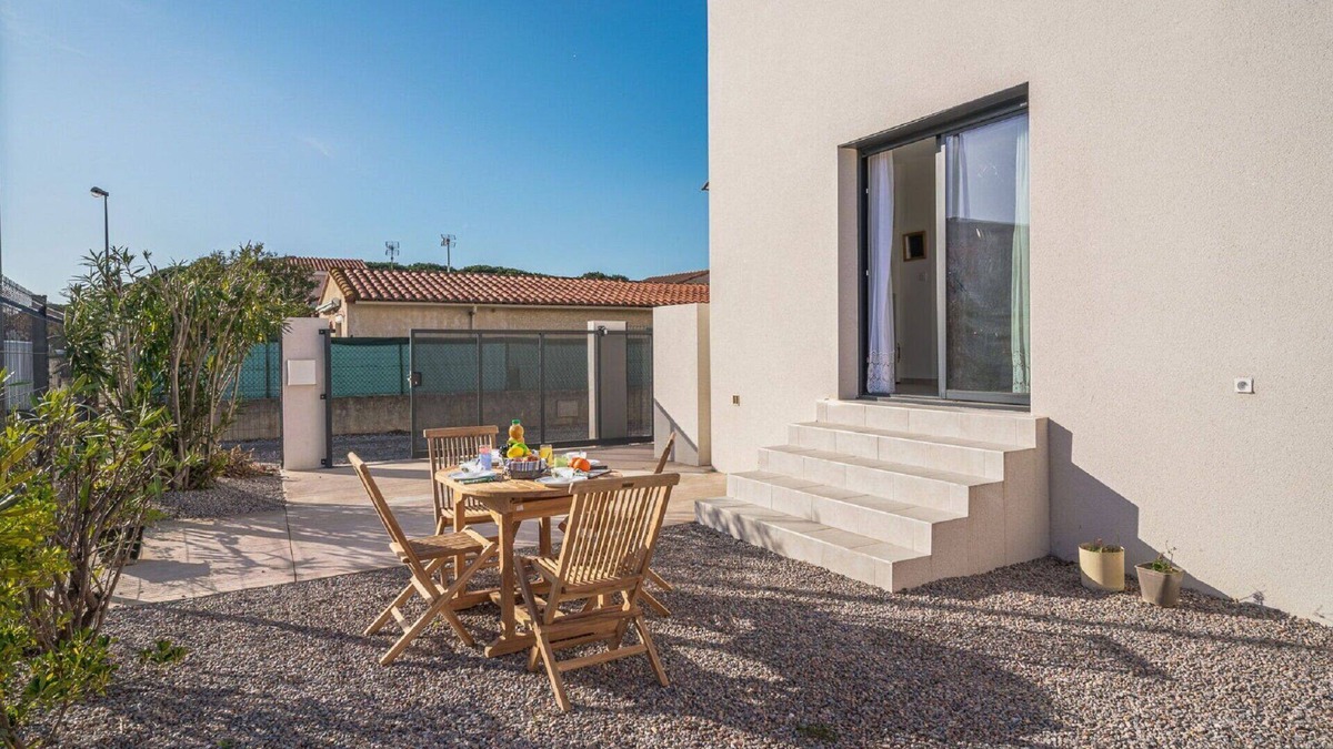 Sainte-Marie-Plage House | Stunning villa for 4 people with A/C, TV, terrace, pets allowed and parking