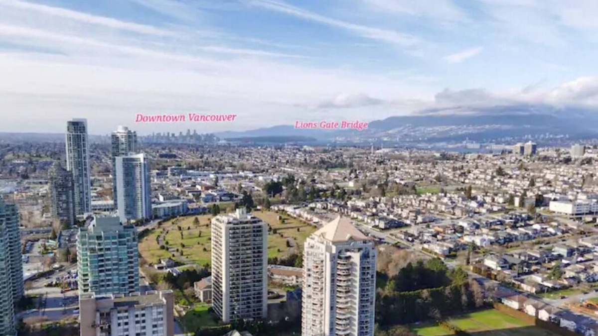 Burnaby Condo | Stunning View Luxury 2BR+Den Condo in Burnaby