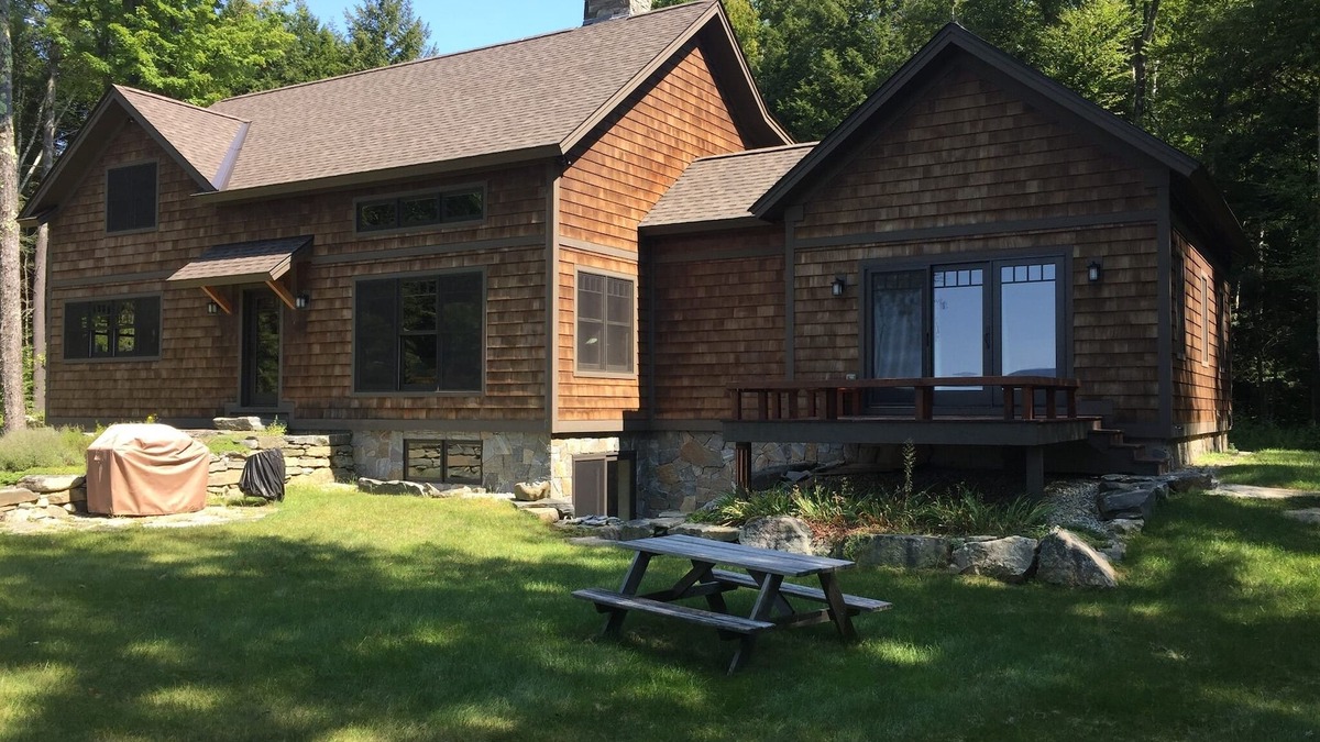 South Londonderry House | Stunning Views and Privacy Welcome Your Family to This Elegant Mountain Home