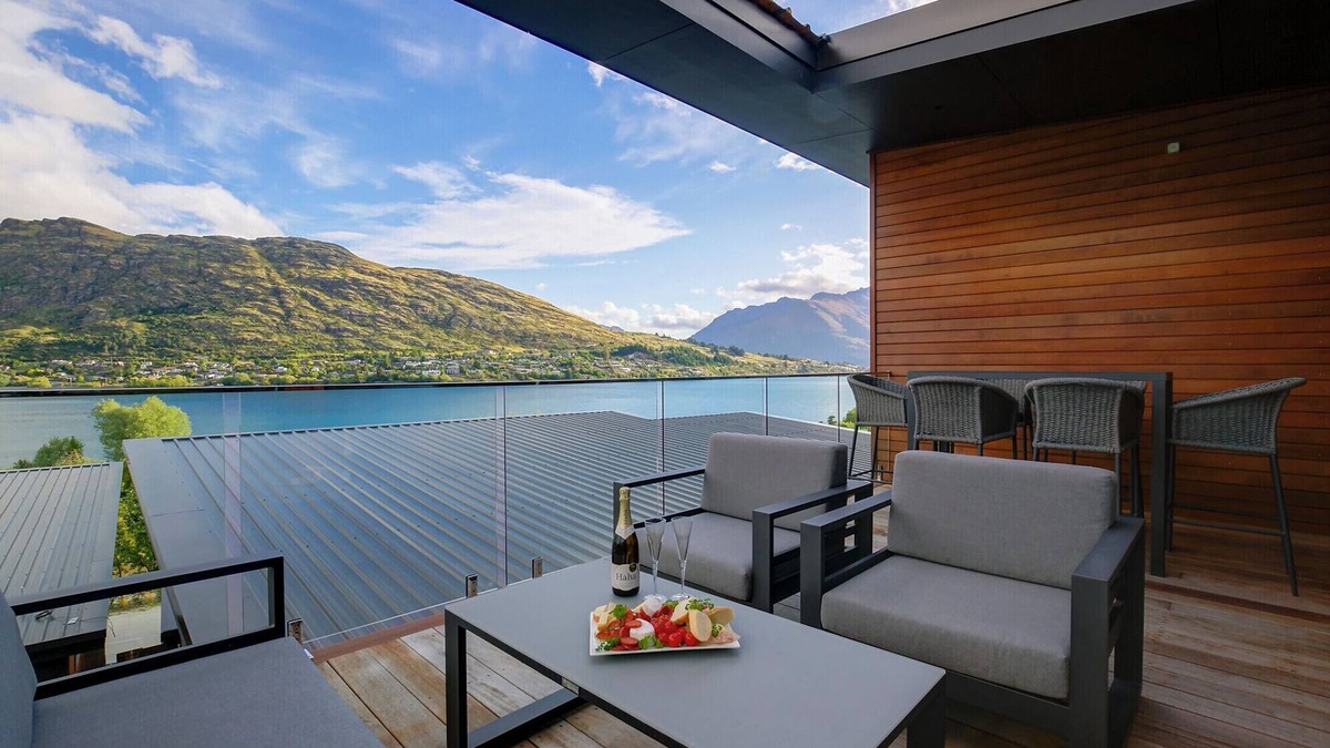 Frankton House | Stunning Views at Frankton