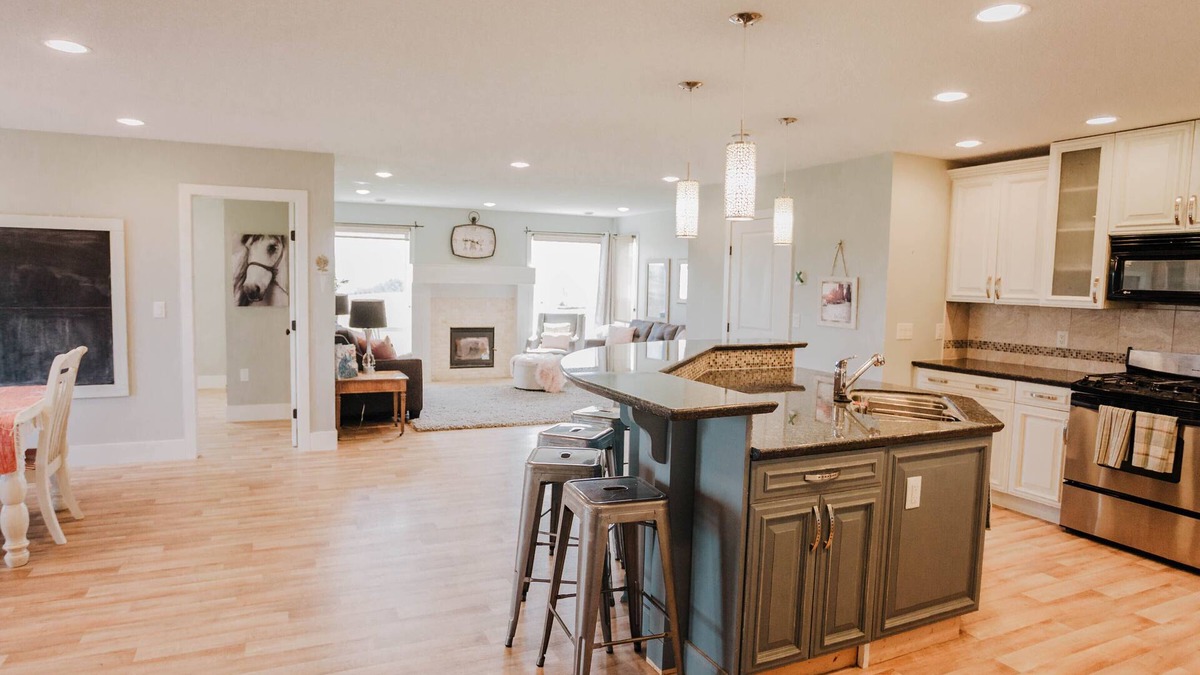 Cardston House | Stunning Views From This Beautiful Home in the Country! 30 min from Waterton.