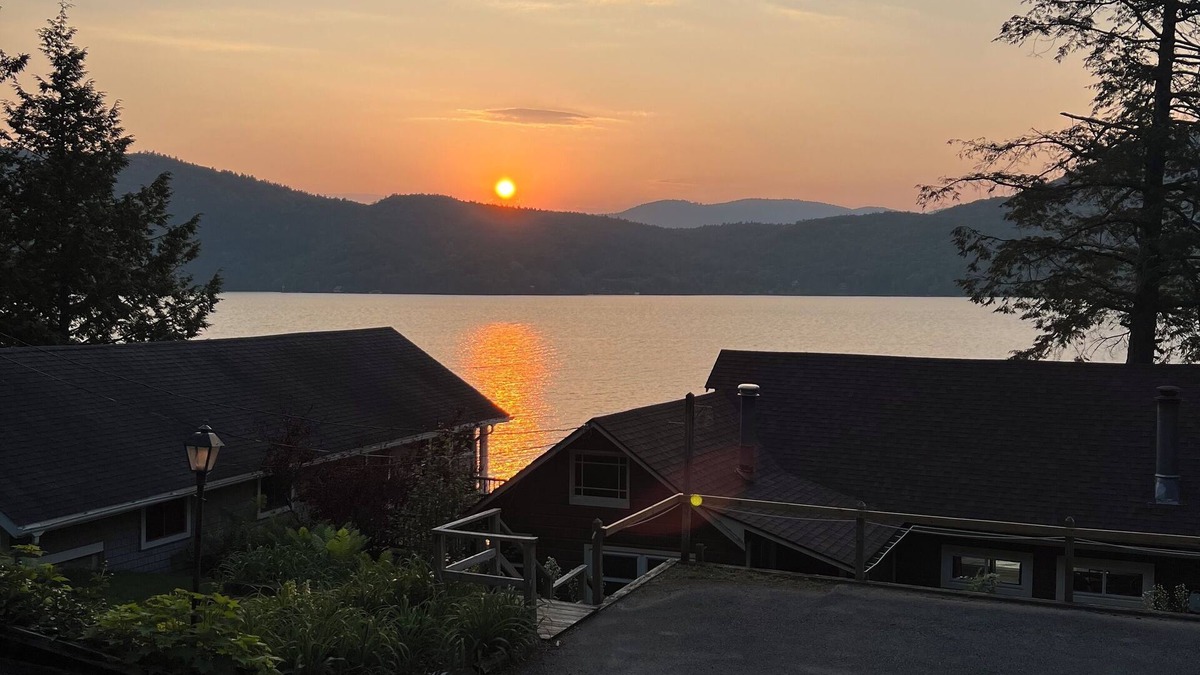 Town of Putnam Apartment | Stunning views from this quiet northern end of Lake George carriage house