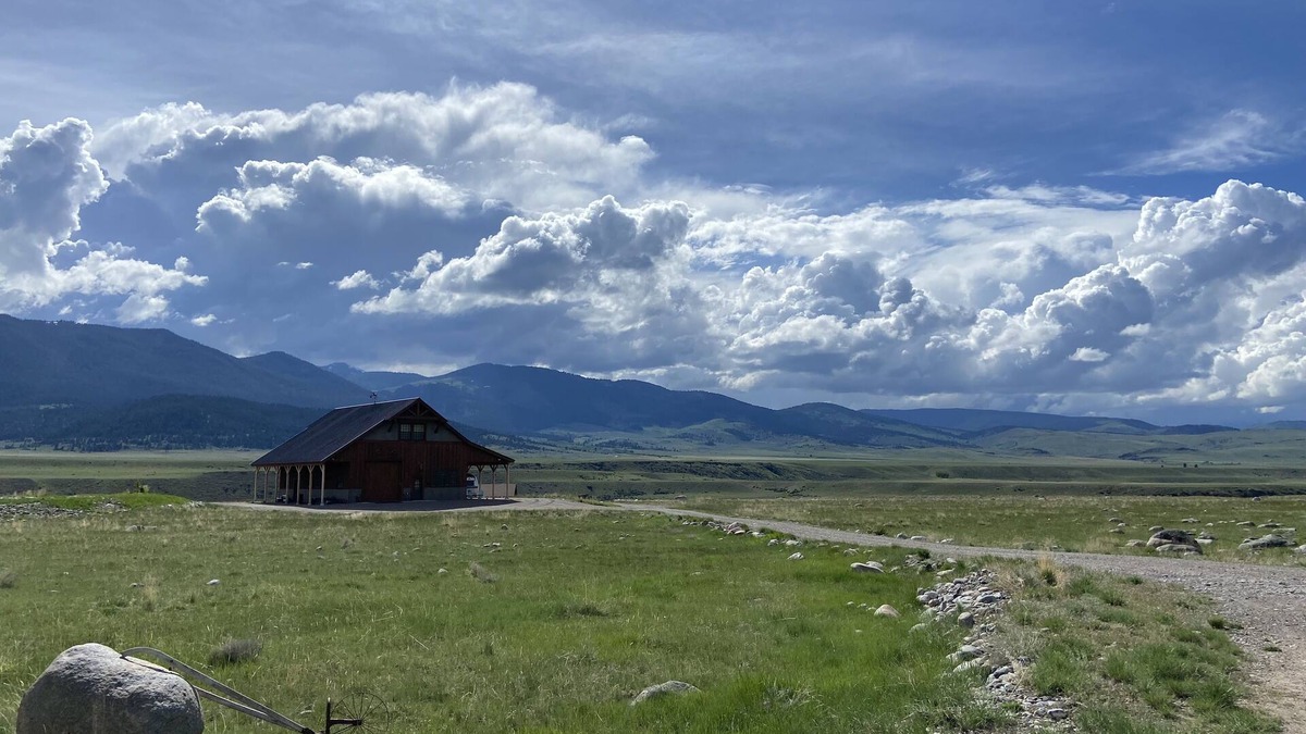 Cameron Apartment | STUNNING VIEWS! Madison River fishing retreat with river access. 45 min to YNP!