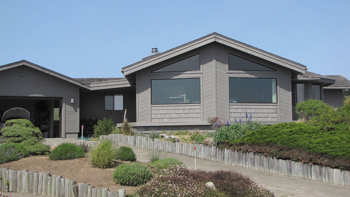 Bodega Bay House | Stunning Views of CA Coast : Beautifully Remodeled Home