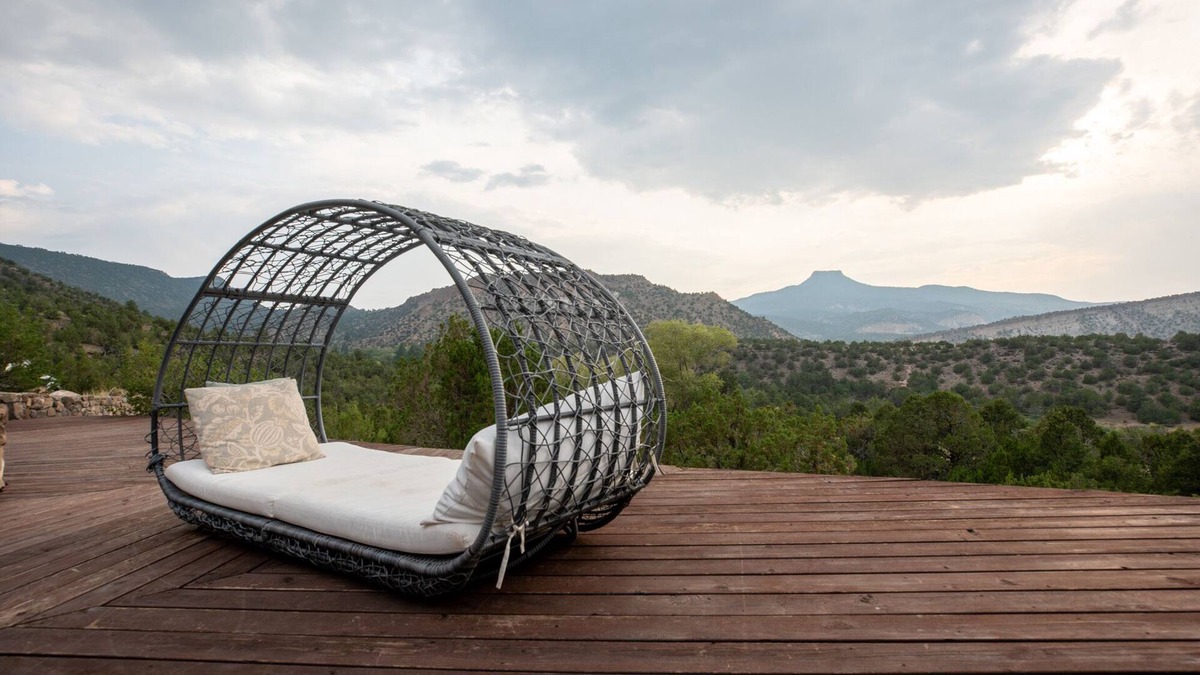 Canones House | Stunning Views of The Pedernal, Expansive Lounge/Deck, 43 acres of Private Land