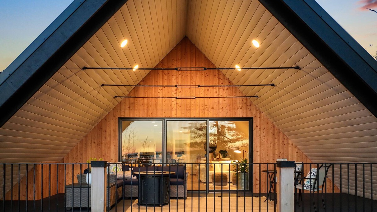 Bow Cottage | Stunning Views of the Salish Sea - perfect getaway for 2!