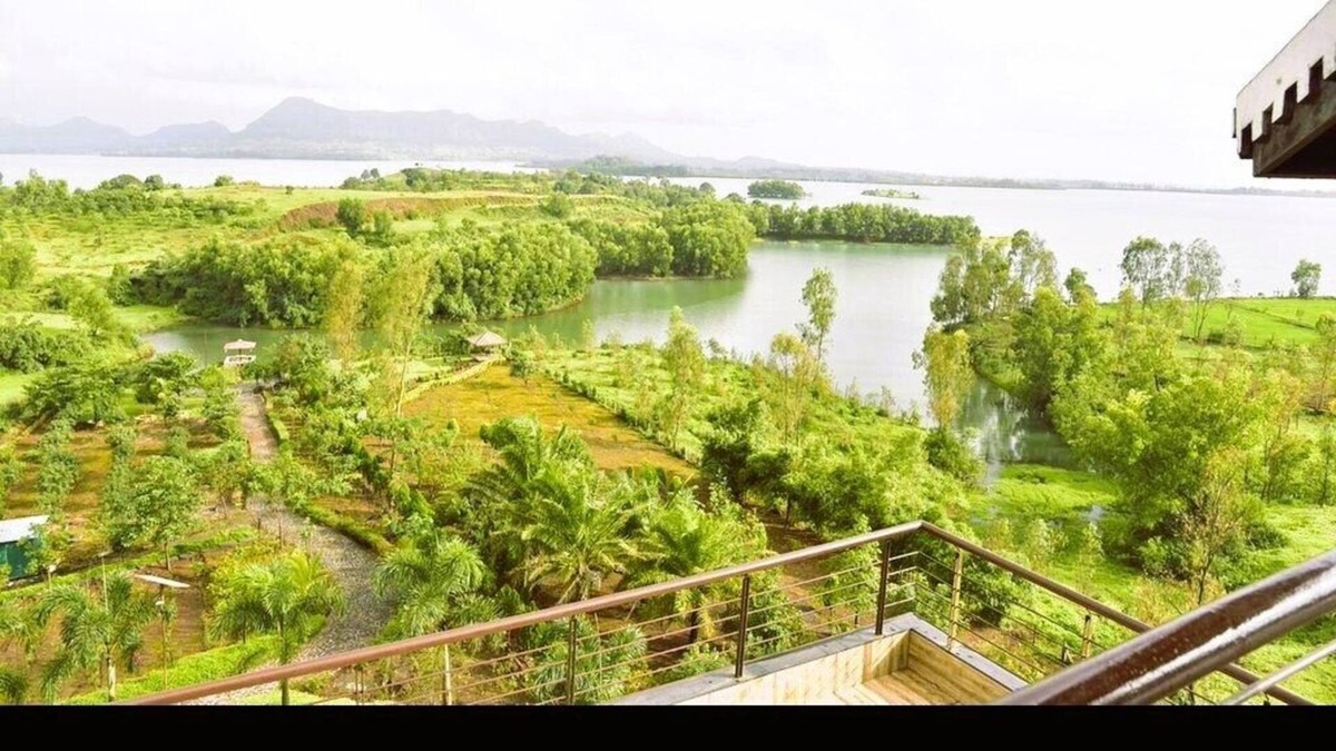 Khodala Villa | Stunning Views! Rooftop Pool Lakefront Home