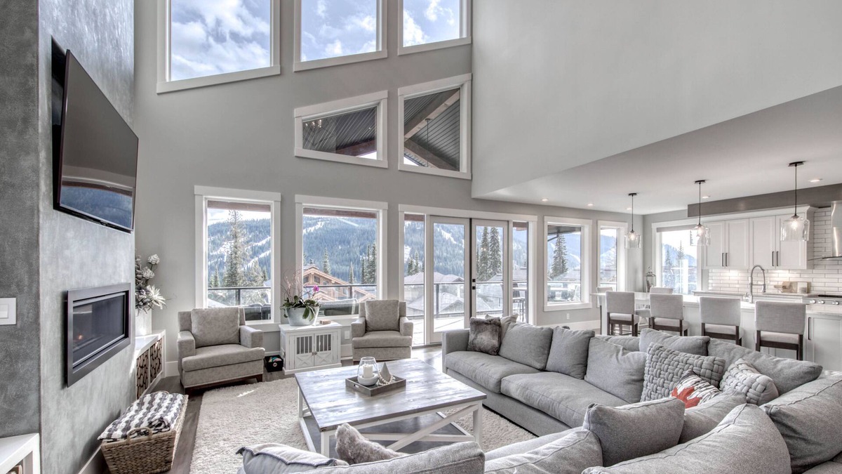 Sun Peaks Ski Chalet | Stunning Views Ski in Home