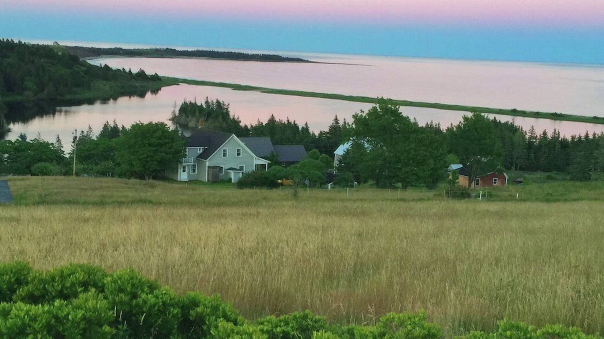 Upper Kingsburg House | Stunning views! South Shore 4BR cottage - Walk to Hirtle's Beach
