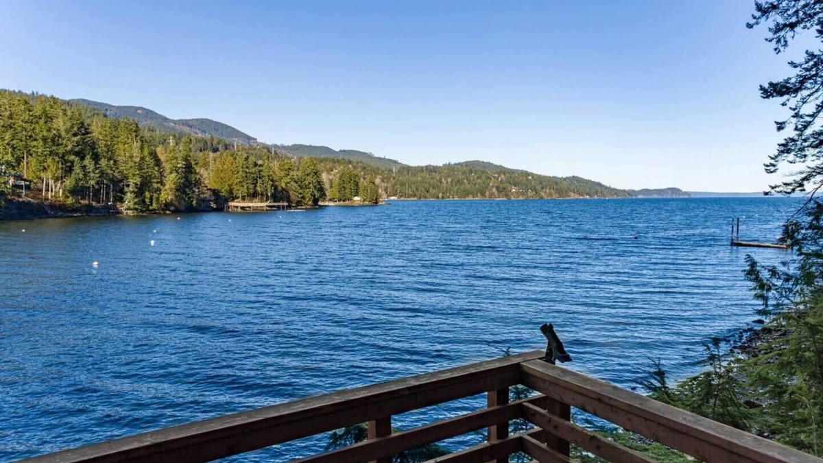 Lilliwaup House | Stunning views, Strong Wi-fi, and Private Beach!