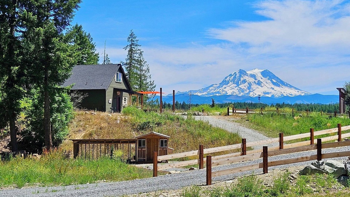 Eatonville Cottage | Stunning Views! ~Tahoma Ridge Cottage~ 35 miles to Mt. Rainier! Enjoy every moment!