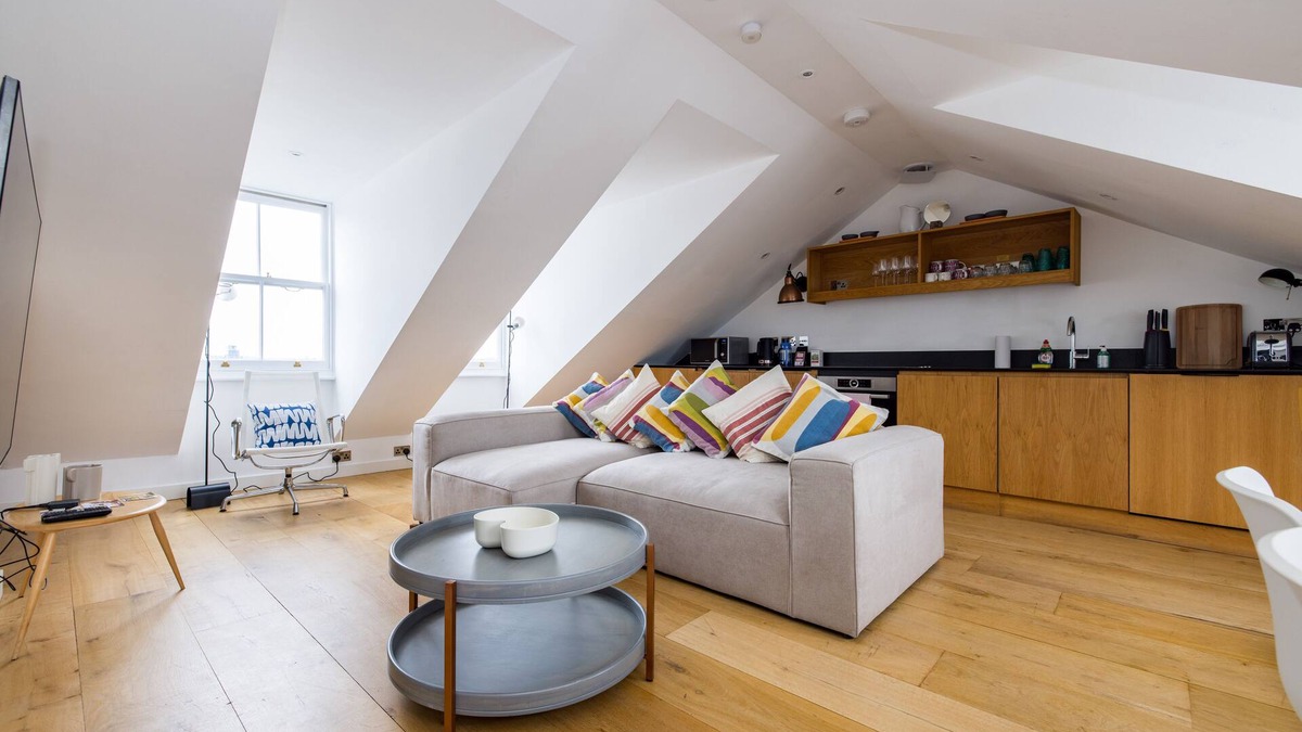 Colville Apartment | Stunning views, top floor flat