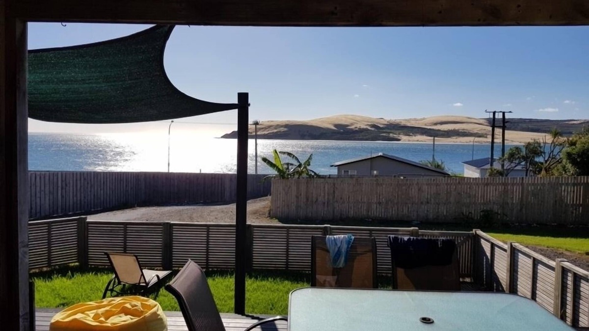 Omapere House | Stunning views with beach access across the road.
