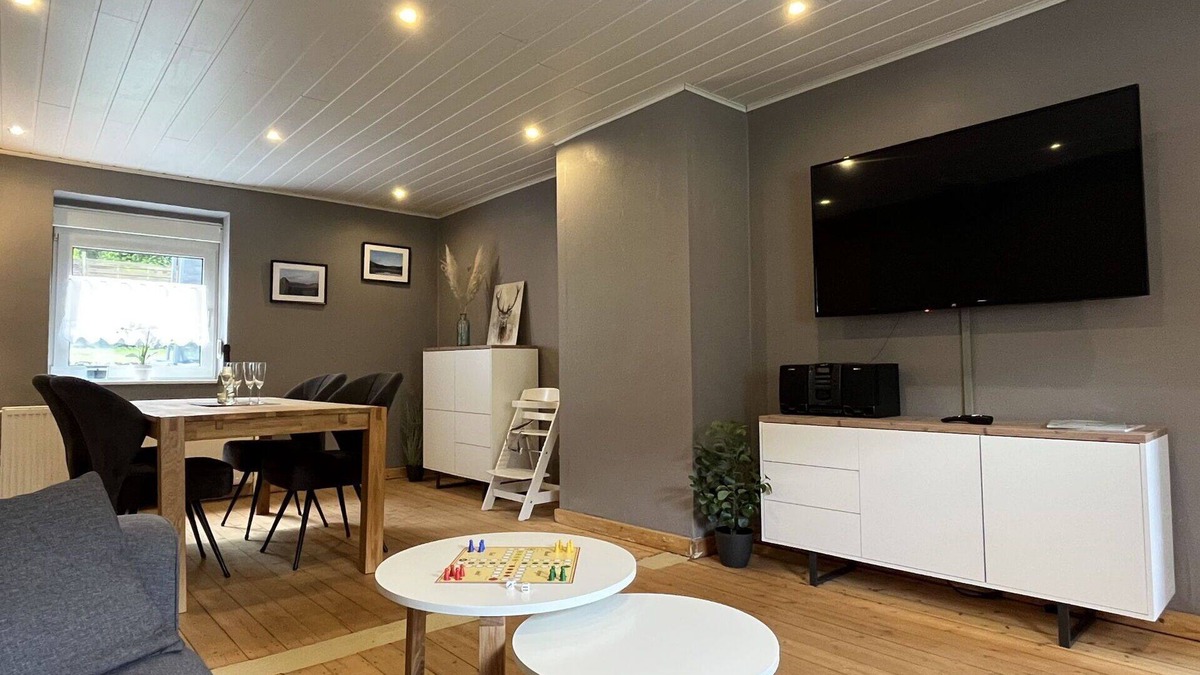 Edertal House | Stunning villa for 4 people with WIFI, TV, patio and pets allowed