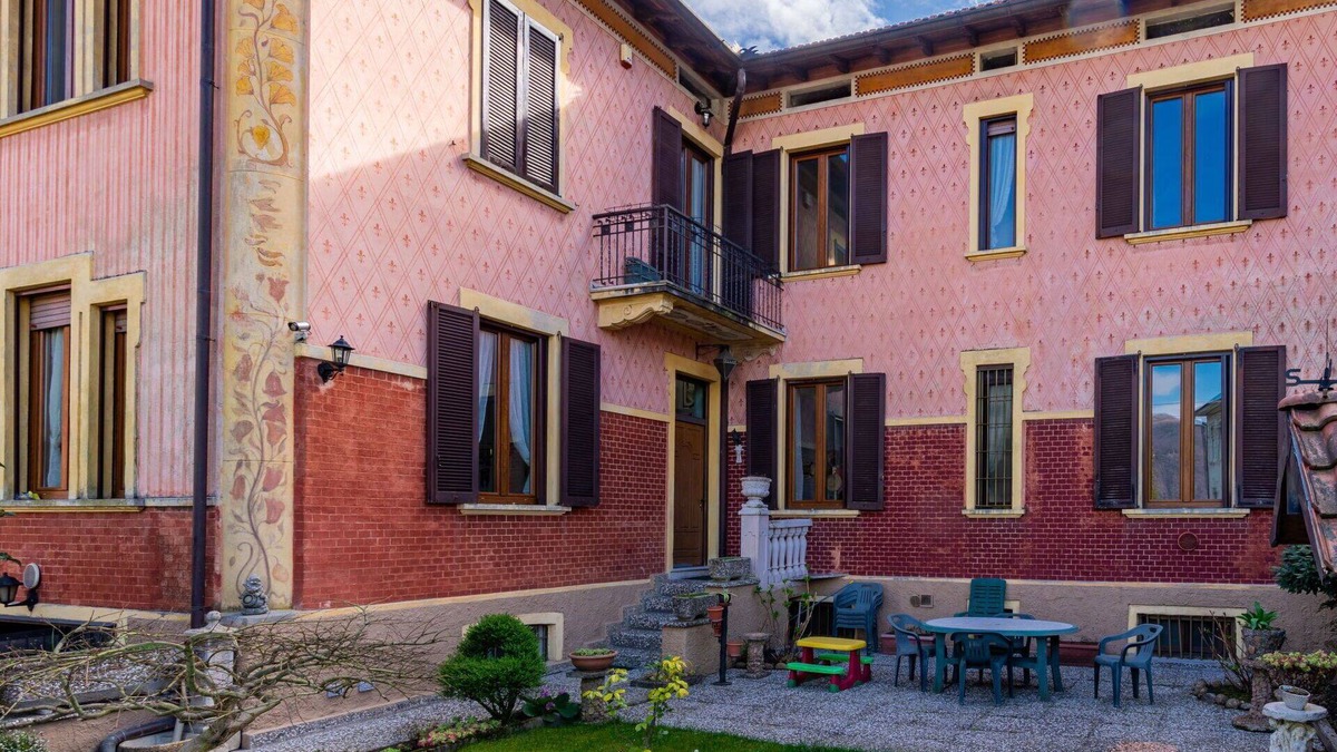 Porto Ceresio House | Stunning villa for 7 people with WIFI, TV, balcony and parking