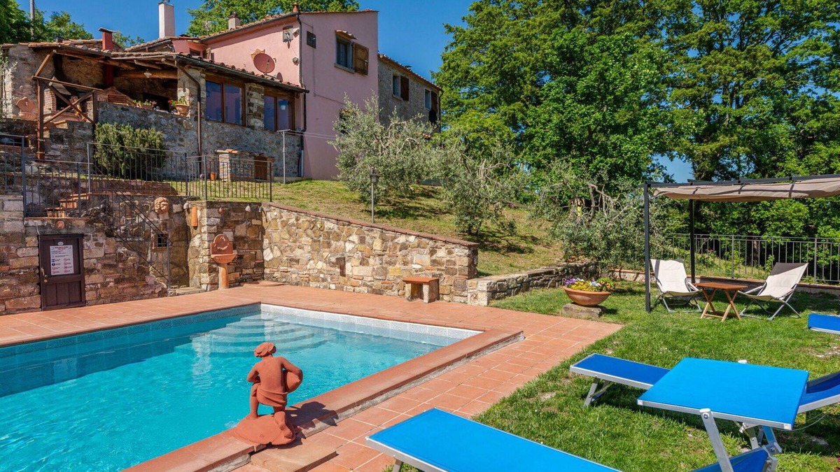 Massa Marittima House | Stunning villa for 11 guests with WIFI, private pool, TV, terrace, pets allowed and parking
