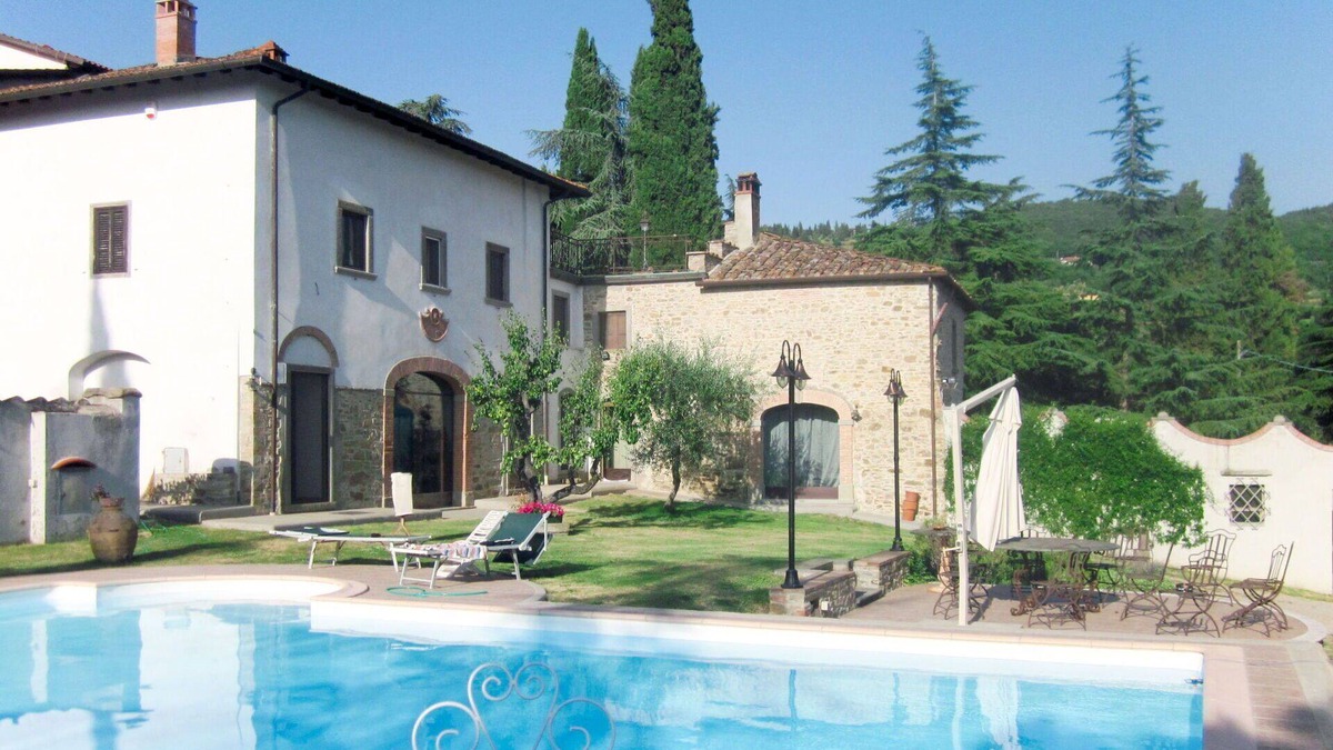 Pieve al Bagnoro House | Stunning villa for 2 people with pool, TV, patio and parking