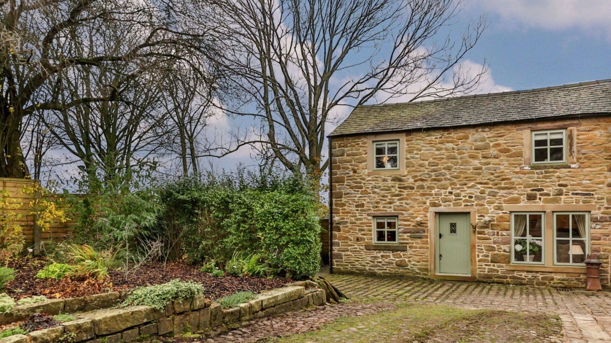 Blackburn House | Stunning villa for 3 people with WIFI, TV and pets allowed