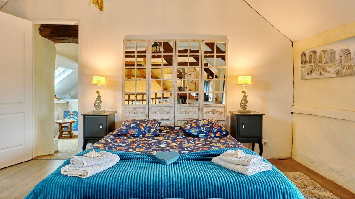 Surville House | Stunning villa for 4 people with WIFI, hot tub, TV, terrace, pets allowed and parking