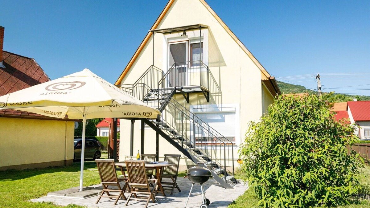 Badacsonytomaj House | Stunning villa for 4 people with A/C, WIFI, TV, balcony and parking