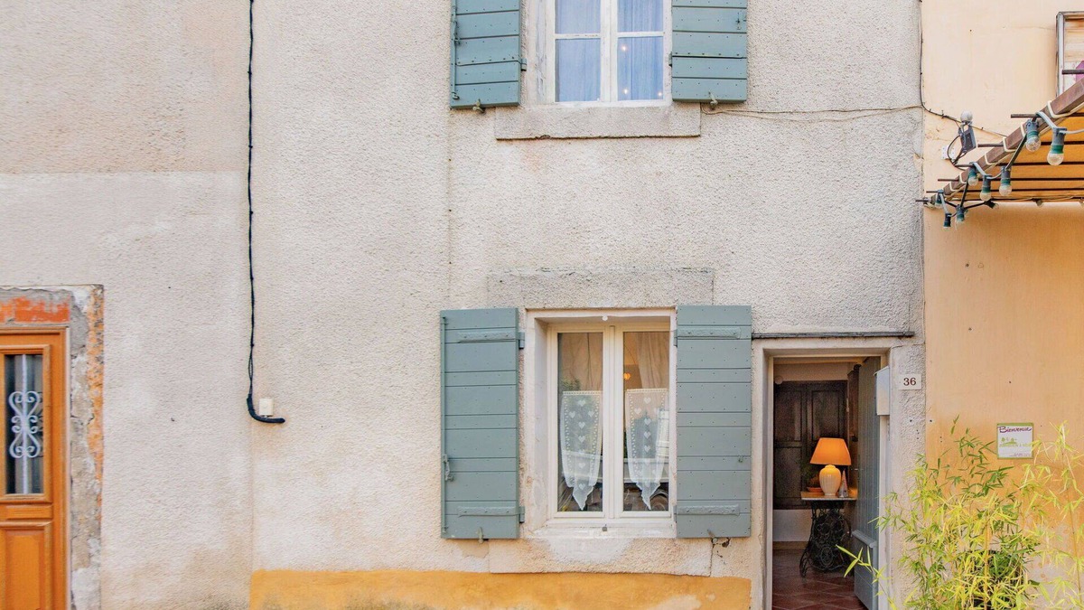 Villars House | Stunning villa for 4 people with WIFI, patio and parking