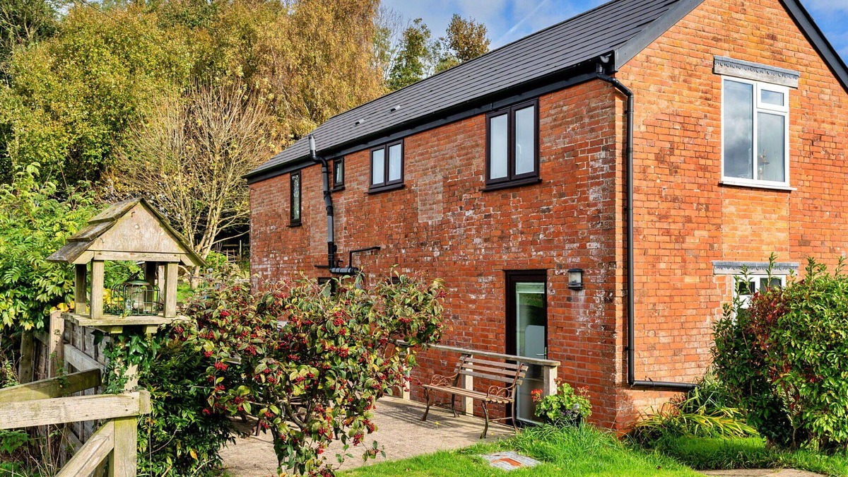 Cornwall House | Stunning villa for 5 people with WIFI, pets allowed and parking