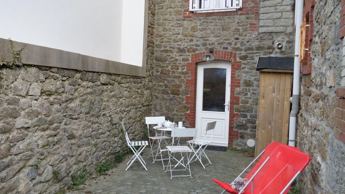Saint-Igneuc House | Stunning villa for 5 people with WIFI, TV, terrace, pets allowed and parking